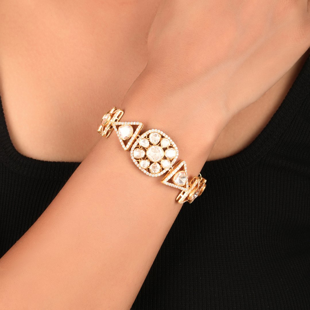 AndNoor3's tweet photo. The intricacy of such designs winning hearts and eyes of every single damsel ! 🫶 

The new colllection by Sica in Sterling Silver is a must have in the collection 🙌 

#beaNoor ✨ 

#sterlingsilver #jewellery #silverjewellery #jewelleryforall #jewellerylovers #silver #925 https://t.co/k4pFcj1KT6