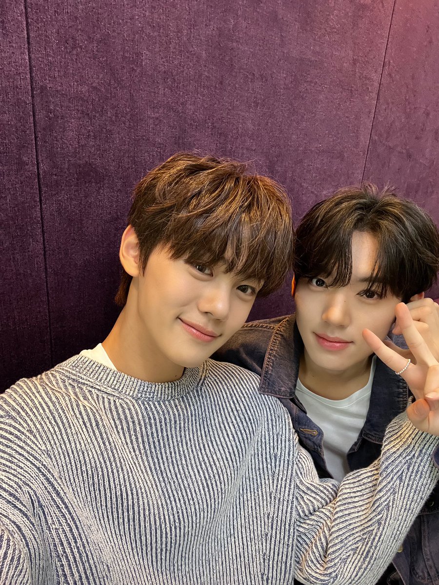 _💌

안녕 제로즈 ㅎㅎ 오늘은 비도 오고 전체적으로 너무 어두워서 왠지 모르게 제로즈가 걱정되더라고..ㅎ 오늘 무슨 일 없었지?아 그리고 이제 곧 나오는 부자의 팅글썰롱 많이 기대해 줘 ㅎㅎㅎㅎ 너무 재밌게 촬영하고 와서 나도 어떨지 너무 궁금해 ㅎㅎ오늘도 밥 잘 먹고 아프지 마 ㅎㅎ 사랑해