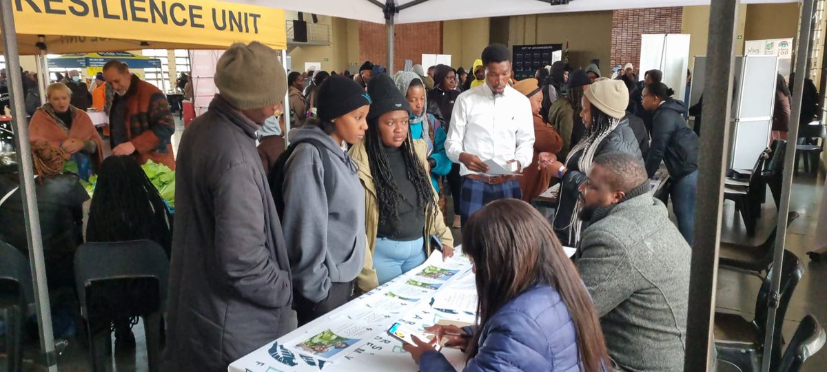 BuhlefarmersA's tweet photo. 🌱 The Buhle team was delighted to participate in the @CityofJoburgZA #AccesstoMarket Agro-Processing show last Friday, where we had the opportunity to showcase the range of services we offer. 🚀
🌾 Join us on our journey of empowering #newfarmers! 🤝 https://t.co/81t6asXpM2 https://t.co/aXtUJzJWdn