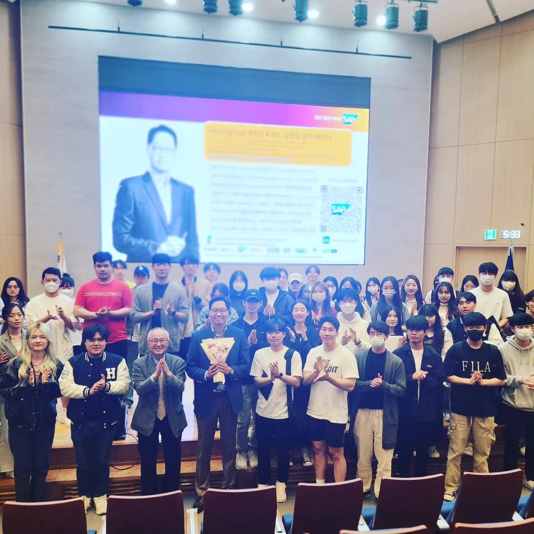 [ Hanyang University ERICA "Secrets of Leading Companies" Lecturer Meeting]

It was a lecture that Prof. Jeon, Sang-gil had organized only with external lecturers for "13 years".
ㅡ I gave a lecture about "Value Creation beyond Innovation with #Global Perspective"