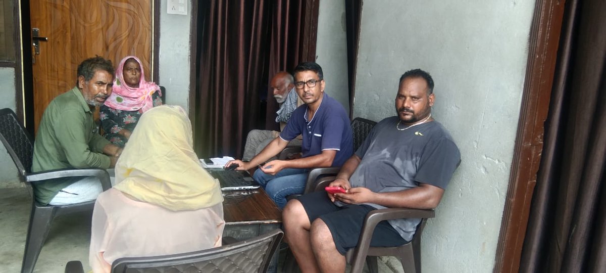 kumarparveen386's tweet photo. AB-MMSBY camps organized by CSC VLEs in various villages for uncovered families under the guidance of Honorable Deputy Commission @DcGurdaspur Sir @dprogurdaspur @ashi_apple @CSCegov_ @PunjabGovtIndia https://t.co/lbC2uTHMQ9