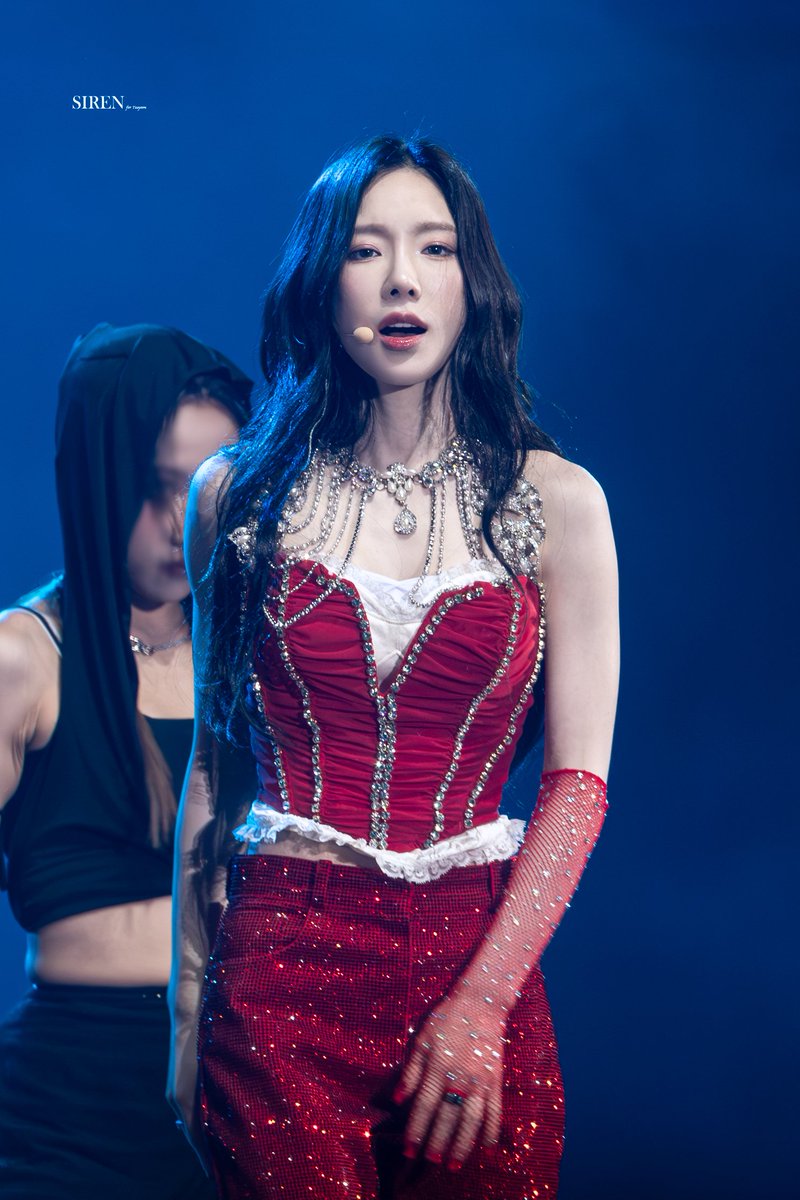 taeyeon looks majestic as hell