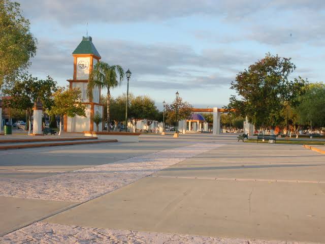 JonathanRZ19's tweet photo. @edd00chan La macro plaza de mi ciudad es lo mejor, en especial los días festivos https://t.co/UXYTlukU8W
