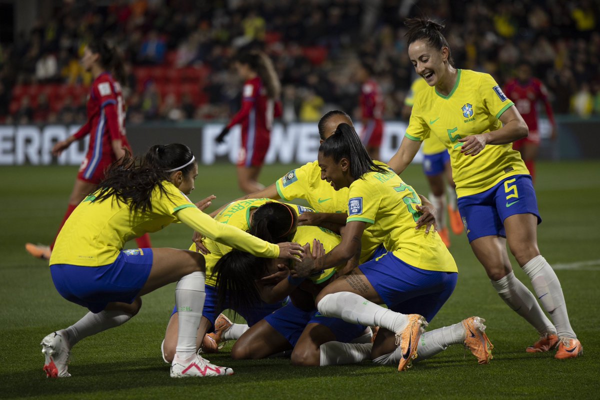 Seleção Feminina de Futebol (@selecaofeminina) on Twitter photo A sequência da comemoração! A emoção. O abraço em grupo. Simplesmente mágico! O primeiro gol do Brasil nessa Copa é seu, <a href="/_aryborges/">Ary Borges 🫶🏽</a>! 🫶🇧🇷
📸 Thais Magalhães/CBF A sequência da comemoração! A emoção. O abraço em grupo. Simplesmente mágico! O primeiro gol do Brasil nessa Copa é seu, <a href="/_aryborges/">Ary Borges 🫶🏽</a>! 🫶🇧🇷
📸 Thais Magalhães/CBF