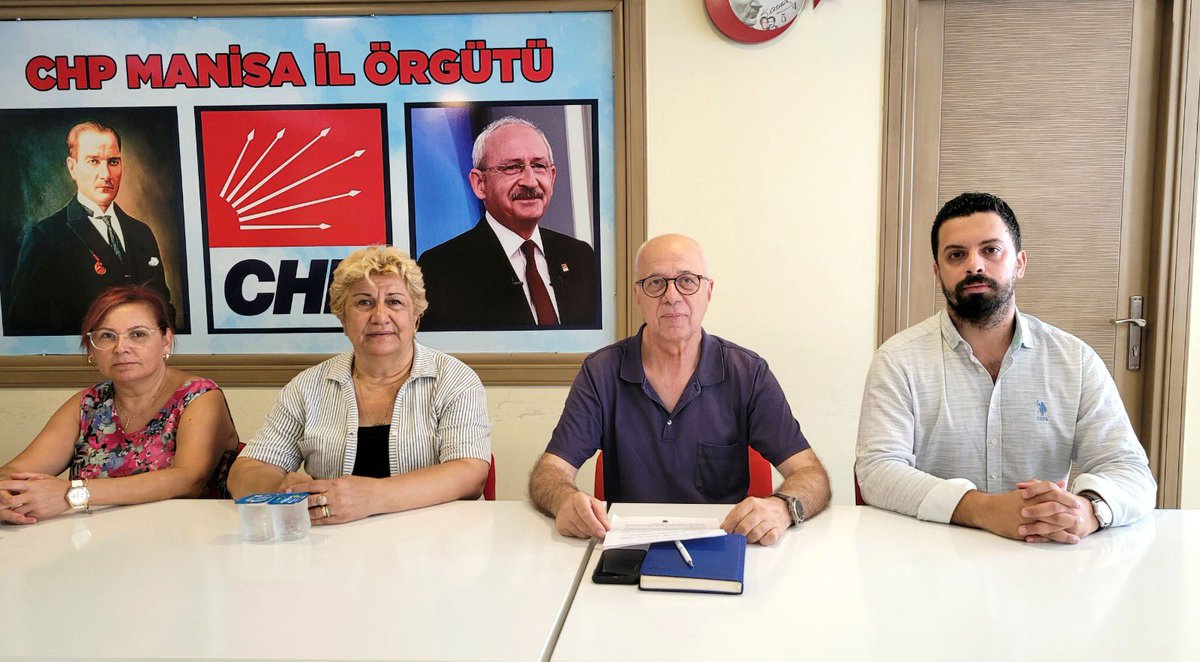 is_caliskan's tweet photo. Lozan Antlaşmasının 100.’ncü ve 24 Temmuz Basın Bayramı sebebiyle parti binamızda İl Kadın Kolları Başkanımız Şadiye Uysal, CHP Şehzadeler İlçe Sekreteri Av. Mert Özkösemen, parti yöneticilerimiz ve partililerimiz ile birlikte basın toplantısı düzenledik. https://t.co/NrBoWCwh4x