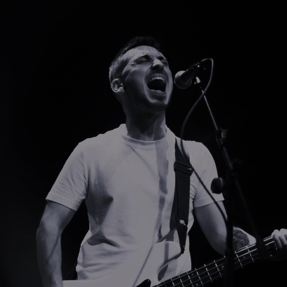 lagranmusicfest's tweet photo. Os presentamos a los integrantes del grupo.
@Whiteheadsen guitarra y voz @_ARITZ_97 guitarra 
 @idkkliammm bajo
Unai batería https://t.co/DeIrJUjyW8
