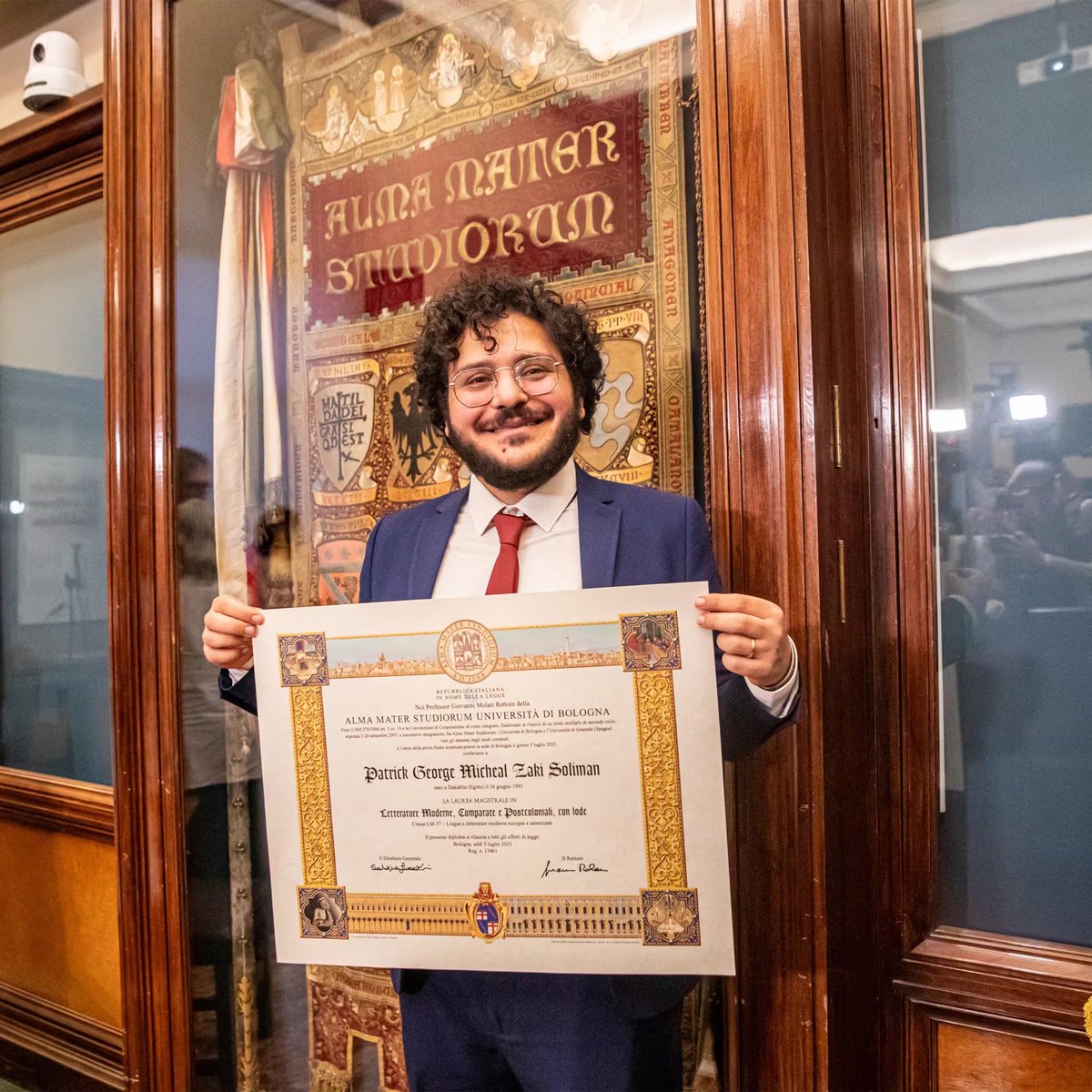 Bellissimo l’abbraccio collettivo di Bologna a <a href="/patrickzaki1/">Patrickzaki</a>!
Ha subito rilanciato la battaglia per i diritti umani, chiedendo verità e giustizia per Giulio #Regeni e libertà per i tanti ancora incarcerati in #Egitto per le proprie idee. 
La battaglia di Patrick è la nostra!