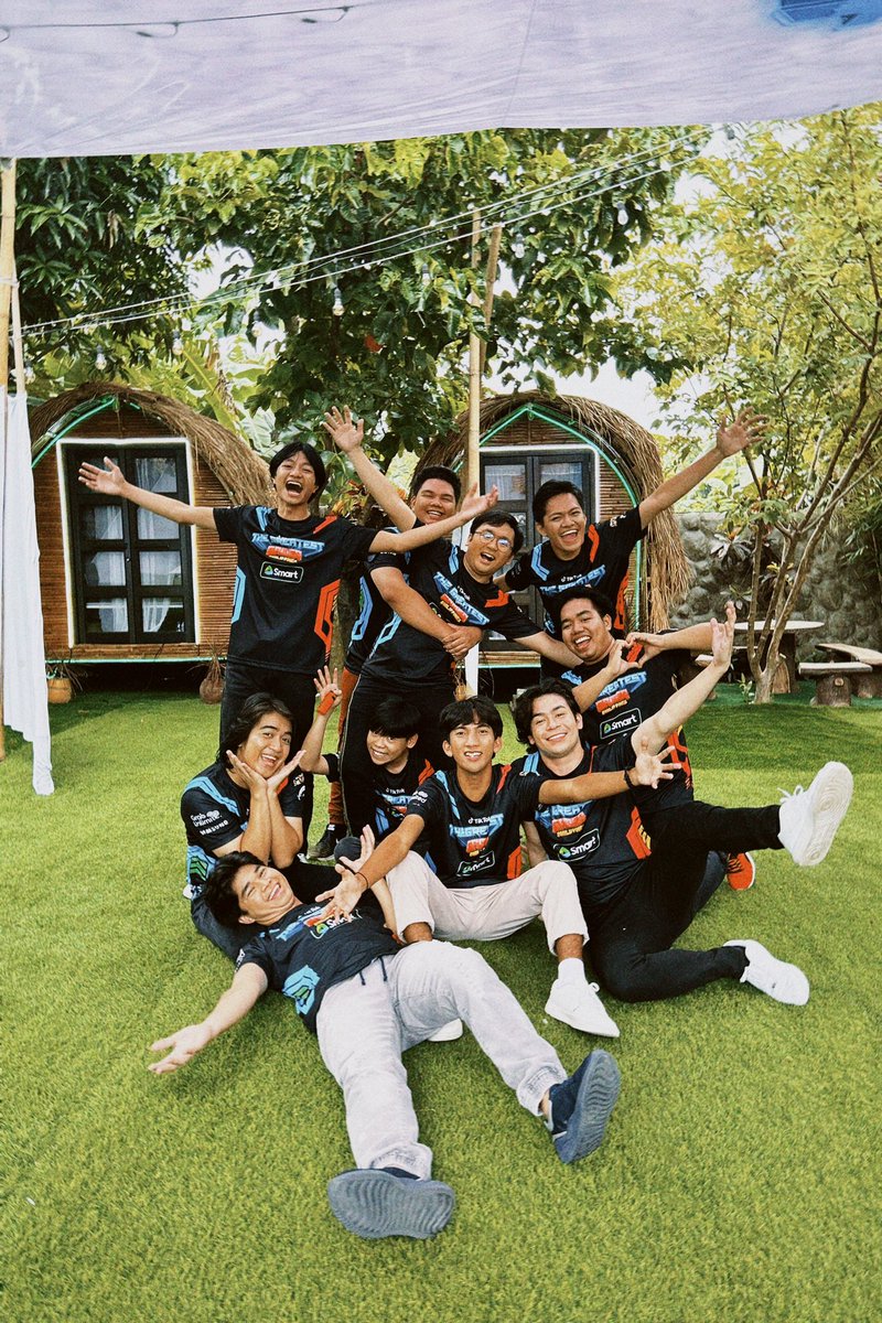 GreatestGamerPH's tweet photo. Sino ang nakakamiss sa kulitan ng ating mga players? ✋ Malupit na throwback photos muna tayo. 😌 

#TheGreatestGamerPH

@livesmart @grab_ph @samsungph @omegaesportsph @mlbb_philippines @tiktok_philippines https://t.co/BYgaBdIVJs