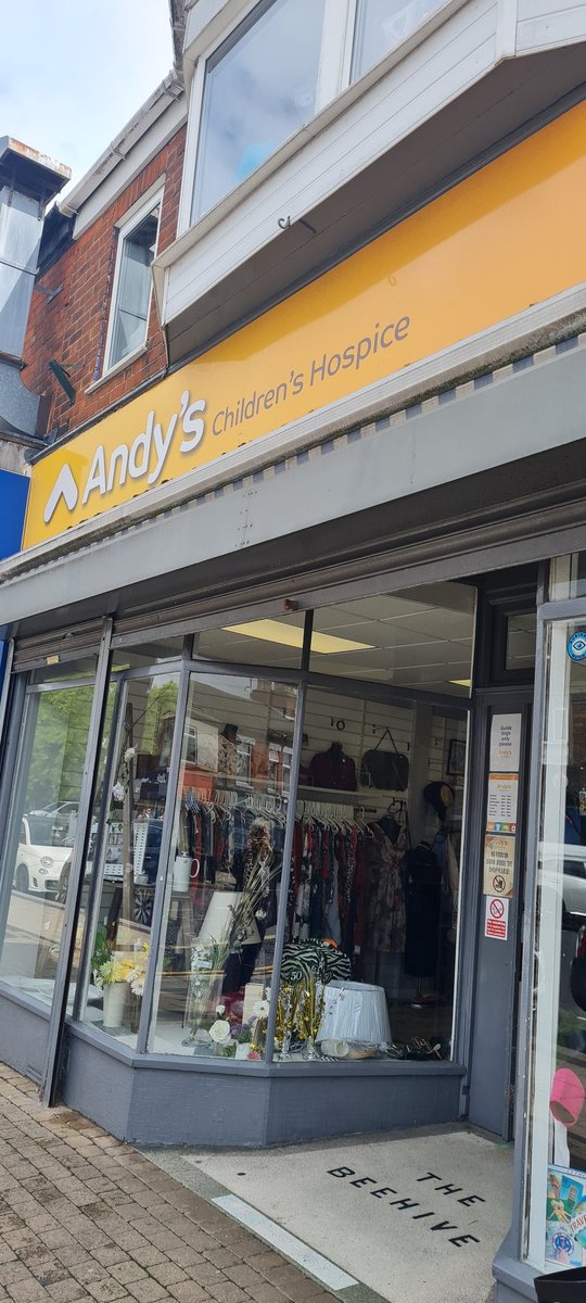 johnleeminghull's tweet photo. Charity Shop #4. Andy's Children's Hospice, Newland Ave. 45 time...a handful of Wings and ELO, a couple of Dylan covers and Yes, ELP &amp; Ferry + Bruce not Unplugged and the 1973 Booker winner...all for a fiver. https://t.co/wOVil27228