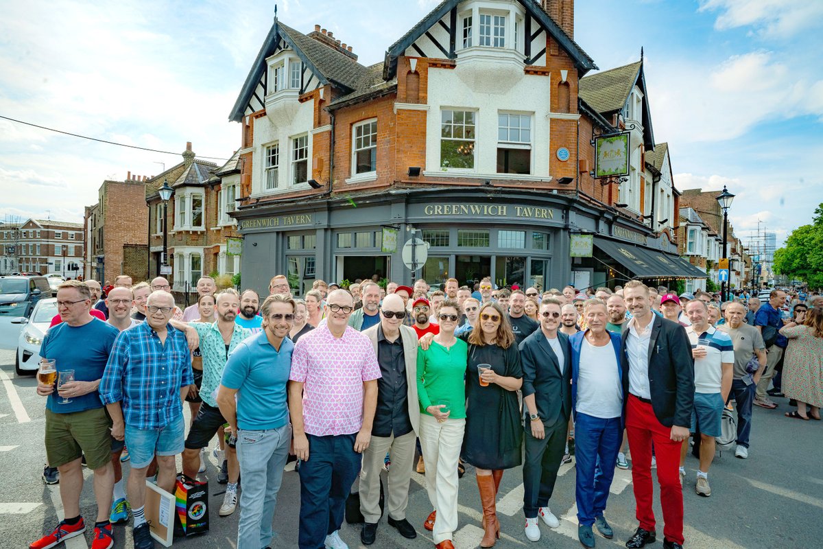 🌈 Yesterday we unveiled our latest Rainbow Plaque at the Greenwich Tavern dedicated to the coming-out and coming-of-age cinema classic, Beautiful Thing, (written by @jojeharvey, dir. Hettie Macdonald.)
⁠
The ongoing national scheme is led in partnership with@LondonLGBTNet