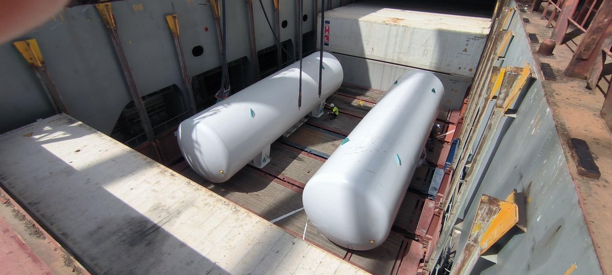 🔹 Descarga y carga de dos tanques para gas licuado con origen Turquía y destino Jamaica en CSP Iberian Valencia Terminal.

🔹 Una operativa de dos piezas de 18 tons y sobre una cama de 7 flat rack y esligando al spreader de la grúa pórtico.