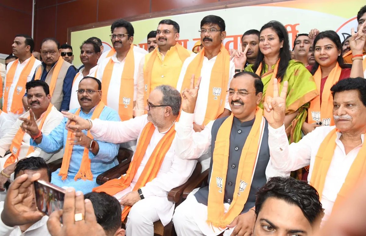 बीजेपी कोई भर्ती नहीं निकाले। स्कॉलरशिप का भी बजट आधा कर दे। फ्री मिल रहे राशन को रोक दे। इसके बावजूद चुनाव जीत जाएगी। 

उनके पास चुनाव लड़ने की एक पूरी टीम है। वह किसी बात को इगो पर नहीं लेते। जो कल तक गालियां दे रहे थे माला पहनाकर पार्टी में शामिल कर रहे हैं।