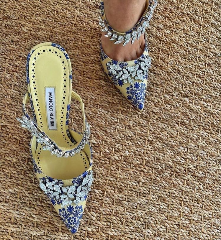 italybutoncrack's tweet photo. No thought, head empty. Just these Manolo’s. https://t.co/eiGGxy23Uw