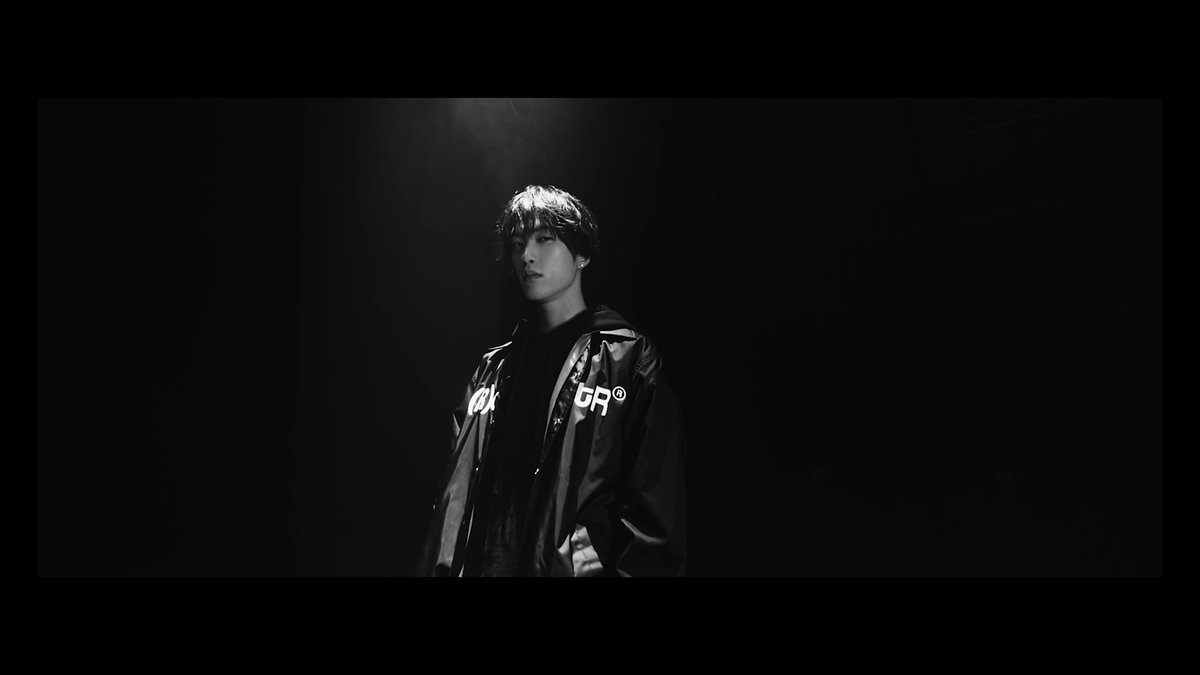 sakuxalice's tweet photo. [CAP] THE RAMPAGE / Everest MV ✧ 藤原樹 
#FJWR  
#THERAMPAGE
#JUSTICEISBLIND
#ROWDYSHOGUN
#藤原樹
📎 https://t.co/TOrWXwOuXI https://t.co/qYDgeGW7d3