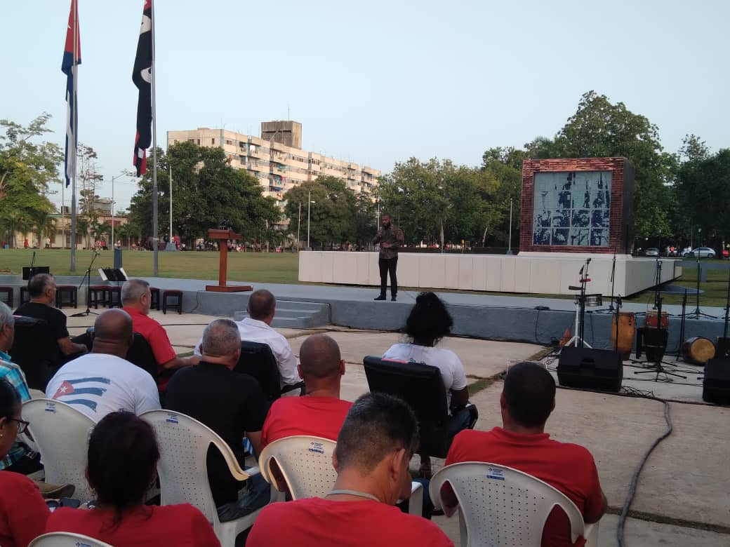 Centinela vigilante que nos recuerda siempre que la Revolución es un relevo de hombres y generaciones.
#Artemisa 
#70Moncada
#ConTodosLaVictoria