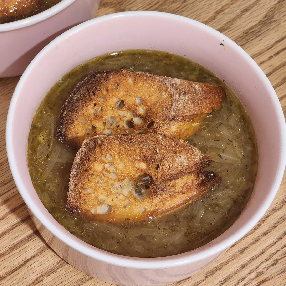 FriendlyCooks's tweet image. French Onion Soup made on stream today. We stream cooking 3 times a week on Twitch. Was a delightful day as always. twitch.tv/mickeydizzle 🥬🛒🧁🥙

 #twitch #twitchaffiliate #stream #Cooking #Food #veganfood #vegetarian #streaming