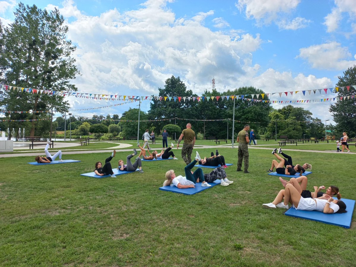 9pulkrozp's tweet image. #SamoobronaKobiet- zaufaj wojsku💪 Orneta- 22 i 23.07.2023r.
Szkolenie prowadzone przez instruktorów #9pr! Uczestniczki poznawały podstawy walki wręcz oraz technik obrony w przypadku ataku.  Cel to zwiększenie świadomości wobec istniejących zagrożeń. Dziękujemy, za zaangażowanie!