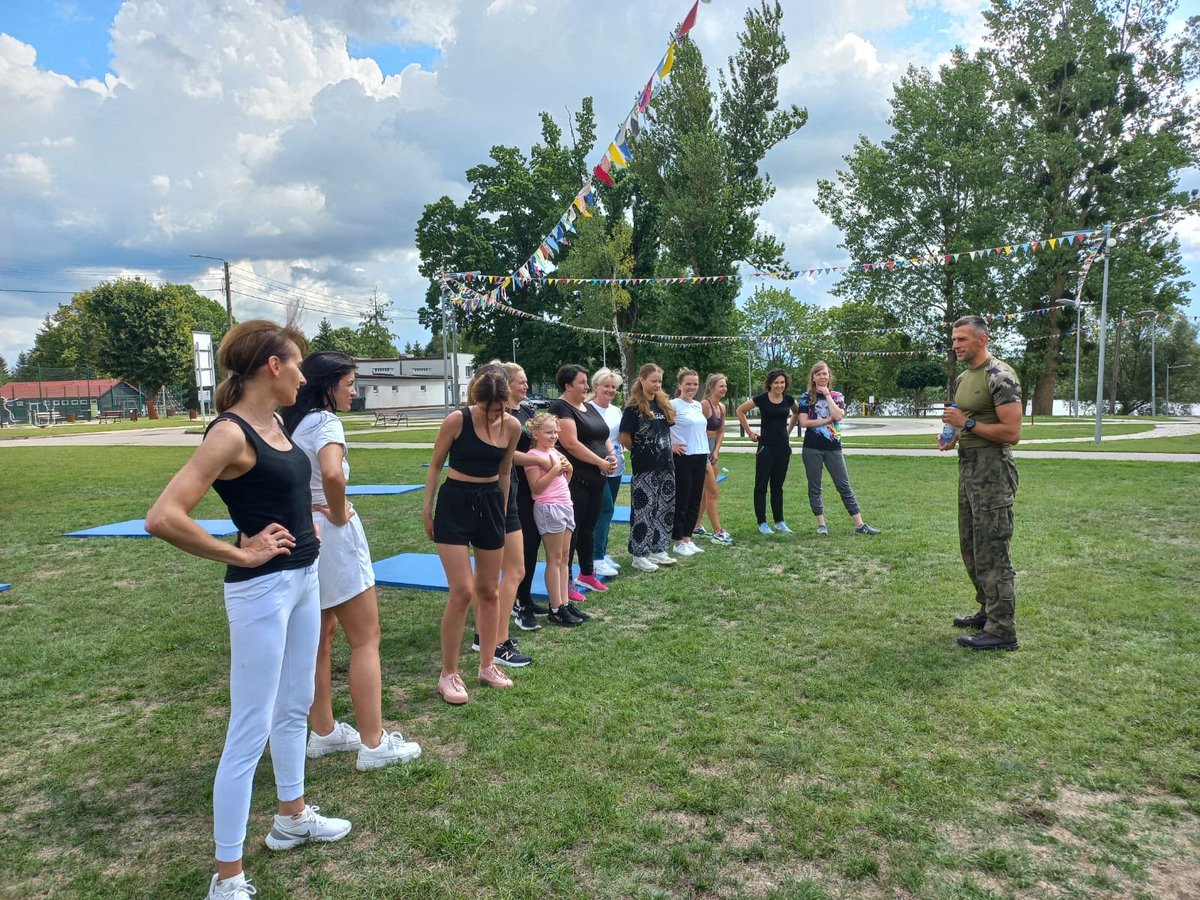 9pulkrozp's tweet image. #SamoobronaKobiet- zaufaj wojsku💪 Orneta- 22 i 23.07.2023r.
Szkolenie prowadzone przez instruktorów #9pr! Uczestniczki poznawały podstawy walki wręcz oraz technik obrony w przypadku ataku.  Cel to zwiększenie świadomości wobec istniejących zagrożeń. Dziękujemy, za zaangażowanie!