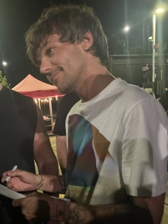 ølga lvs louis; tweet media