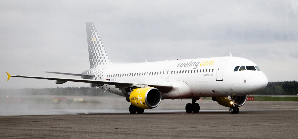 📣✈ @vueling opens a new direct route from Barcelona to Rovaniemi! Route will open 2nd of December 2023 and will be operated twice a week, on Wednesdays and Saturdays, until 13th January 2024. We warmly welcome visitors to #Rovaniemi, at the #ArcticCircle! ❄❤ @Finavia