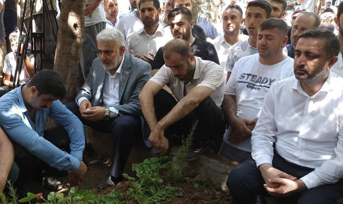 Davanın Derdiyle Beden Yaşlanmıyor İse...

Ne Uhudu...

Nede...

Kerbelayı Anlamamışsın Demektir...!