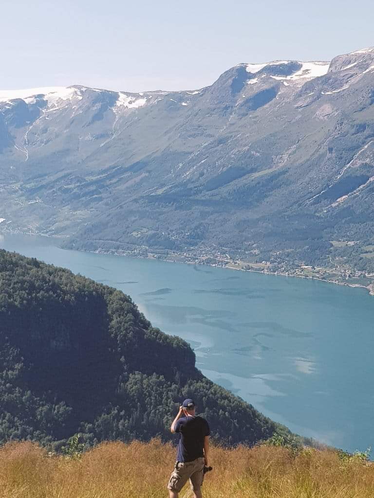 Facebook has reminded me that 4 years ago today, we were at the top of Nosi above Ullensvang in Norway. 950m up in 35c heat, but it was bloody awesome. #Norway
