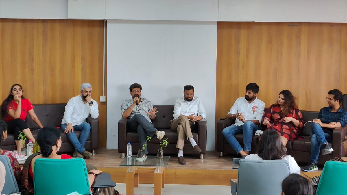 🔸ગુજરાત યુનિવર્સિટી સ્થિત ડિપાર્ટમેન્ટ ઓફ માસ કોમ્યુનિકેશન, જર્નલિઝમ એન્ડ પબ્લિક રિલેશનમાં અમદાવાદના ખ્યાતનામ રેડિયો જોકીઝનું ' રેડિયો રૂમ ટુ કલાસરૂમ' સેશન યોજાયું

<a href="/gujuni1949/">Gujarat University</a> <a href="/RjDhvanit/">Dhvanit Thaker</a> <a href="/nnaishadh/">Naishadh</a> <a href="/RJNishant/">RJ Nishant</a> <a href="/RJPoojaOfficial/">RJ Pooja</a> <a href="/rj_devang/">Rj Devang Vachharajani🇮🇳</a> #journalism #RADIO #RJ