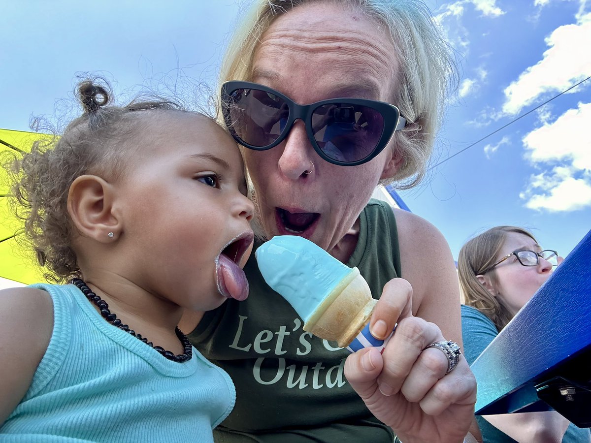 JNJournalist's tweet photo. Babs always shares her ice cream with this nugget… Or does she?! 🍦#ToShareorNottoShare https://t.co/l3DOhU5Yb9