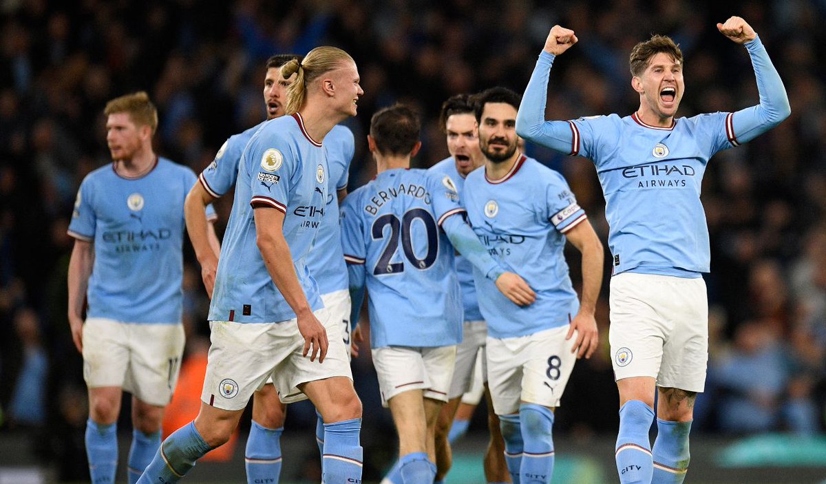 HILO | ¿CÓMO CONSIGUIÓ EL CITY SUPERAR LA PRESIÓN ALTA DEL ARSENAL? - CITY EN 1424 VS ARSENAL EN 1433
Una de las señas de identidad del Arsenal es la presión alta, especialmente ante inicios de meta rival. ¿Cómo consiguió el City salir de su presión alta y llegar a campo rival?