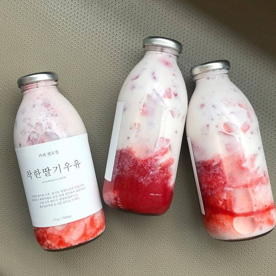 SageCilicia's tweet photo. “Nah, kalau begitu, materi malam ini sudah selesai! Siapa yang bahagia?” Tanyanya bercanda sebelum mengeluarkan camilan dari balik meja guru. 

“Yuk kita makan dulu sebelum jalan ke kelas selanjutnya.” https://t.co/xMaB4XqyCm