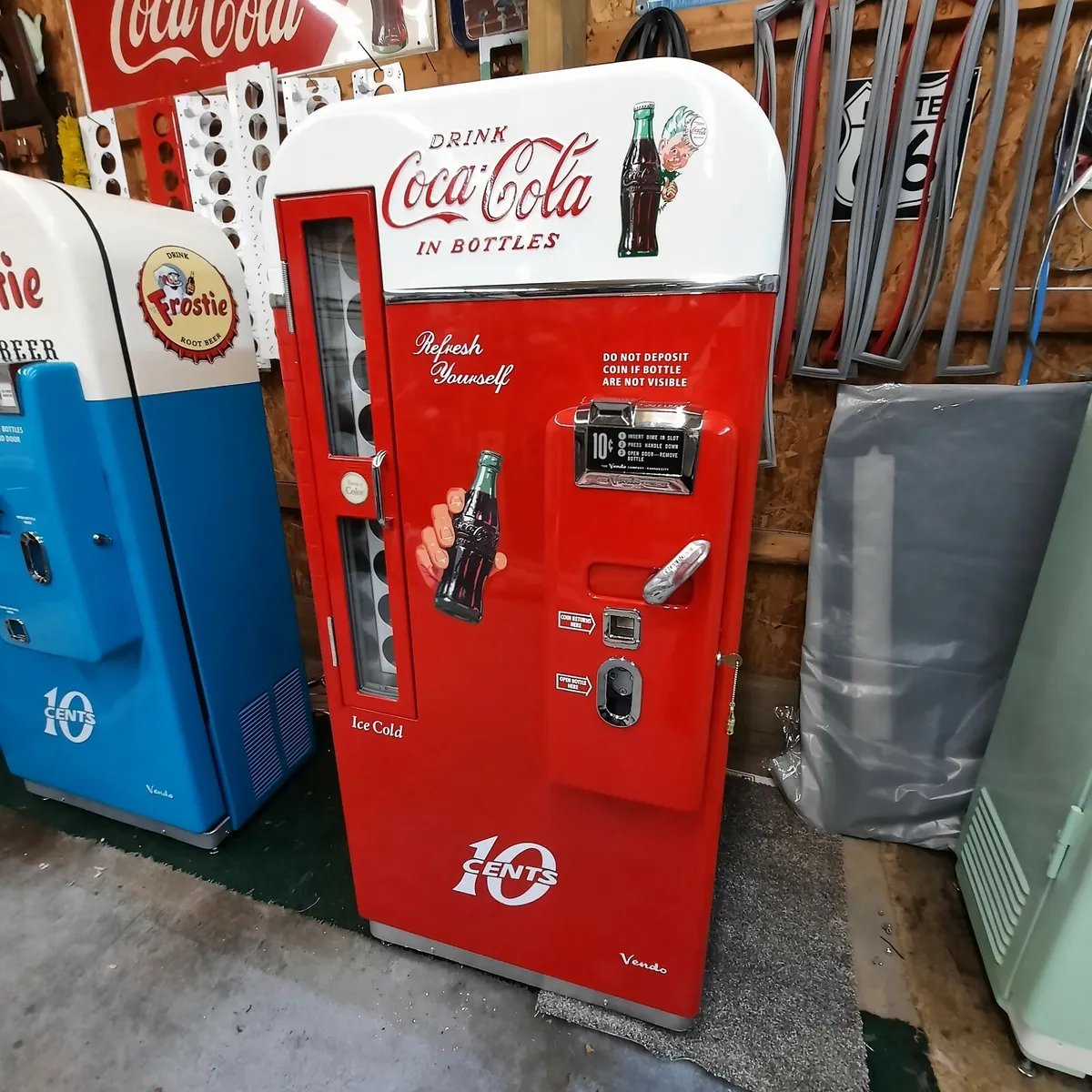 JimboFeenstra's tweet image. Many will never know the pleasure of drinking from an ice cold glass bottle of soda pulled from one of these machines #Coke #SodaMachine