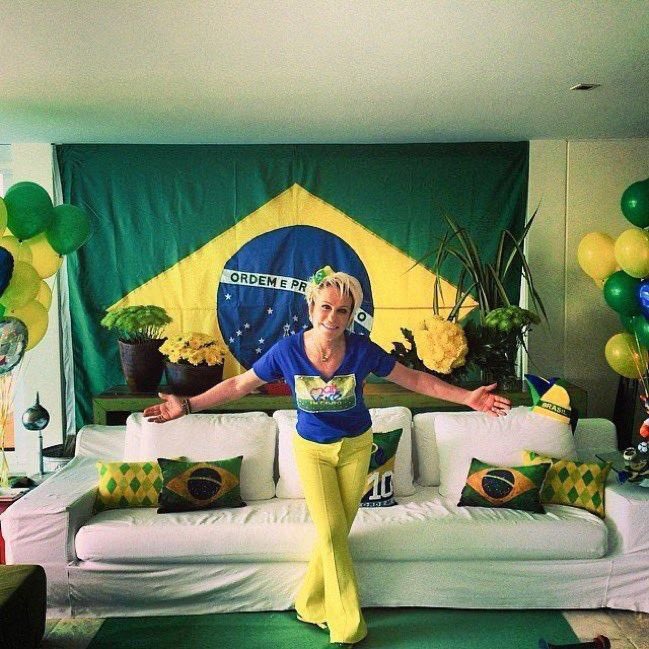 tracklist's tweet photo. NINGUÉM ACIMA! Brasil marcou o QUARTO GOL na #CopaDoMundoFeminina com mais uma jogada de Ary Borges. 🇧🇷 https://t.co/IhbO8a4stL