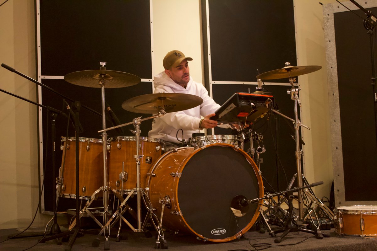 What a drum-tastic day it was!!!!
Our drum workshop brought together our first years for an unforgettable session! Thank you Giovanni Serci your insights and expertise left us all in awe!
#DrumRecordingLecture #StudioRecording #MusicLovers #drumworkshop #capeaudiocollege