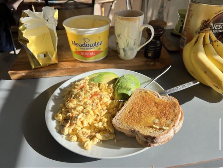 Robpedrin's tweet image. Scrambled eggs 🥚&amp;amp; Avo for my Belle 😜