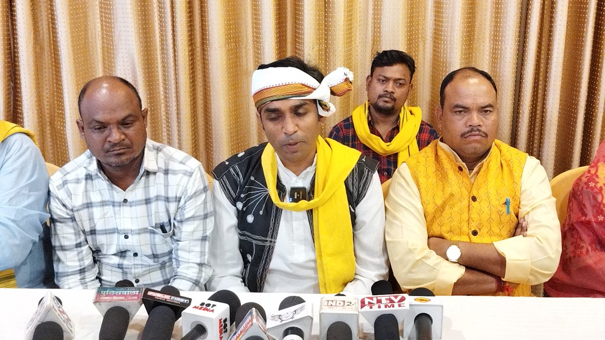 Bhoopendra_Inc's tweet photo. आज शाहपुरा में प्रेस वार्ता के दौरान युवक कांग्रेस प्रदेश अध्यक्ष डॉ विक्रांत भूरिया एवं  आदिवासी प्रकोष्ठ प्रदेश अध्यक्ष राम टेकाम के साथ

@VikrantBhuria @Ramutekam3 #bhoopendramaravi 
#भूपेंद्र_मरावी https://t.co/sdrlNyHKNi