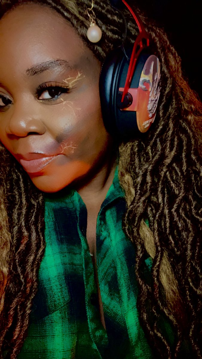 GeekyCassie's tweet photo. ✨AD/GIVEAWAY✨ the babes at @SquareEnix to giveaway a pair of these AWESOME @HyperX Cloud Alpha headphones with some Final Fantasy XVI covers!

To enter the giveaway RT + comment with your best FFXVI gif. and be following 💕

[UK only, ends WED] https://t.co/dT1uV91UAt