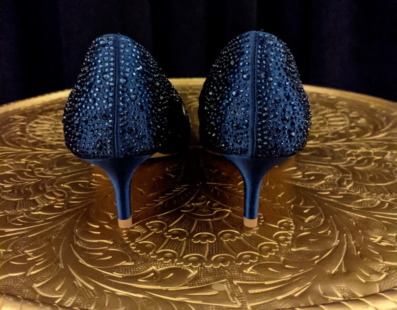 Elegant Sparkly Navy Blue Kitten Heel By Badgley Mischka Size 8 avintageaddress.com/shop/accessori…  #MondayMood #BluesInTheUSA #blueshoes #badgleymischka