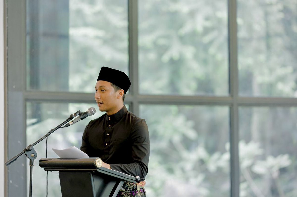 muhdirfanmn's tweet photo. Hi everyone! I’m Irfan and I’d love to be a part of your wedding!

No, not on the pelamin (marah bini aku nanti) but if you’re looking for an emcee to complete the celebration of your beautiful day, I’m more than happy to help! 
My rate is affordable and my smiles are generous🫶🏽 https://t.co/JlXLbSjd3z