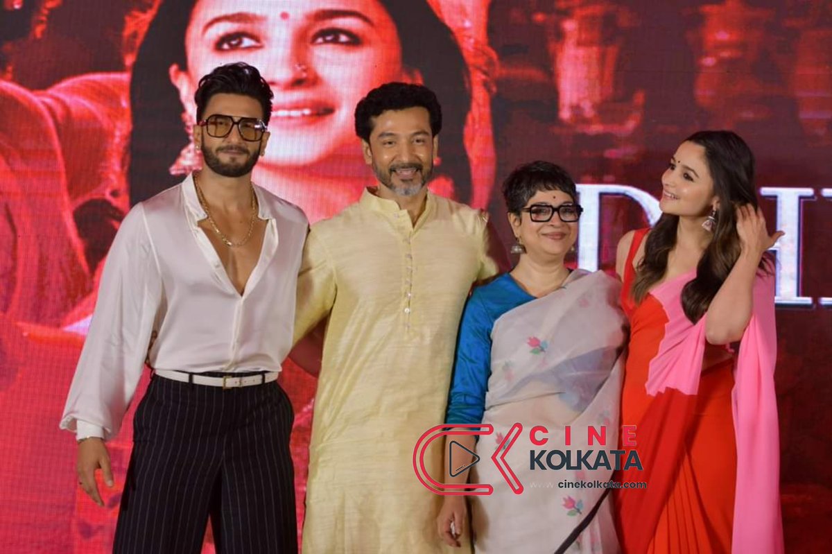 cine_kolkata's tweet photo. @aliaa08 and @RanveerOfficial  painted Kolkata red today at the music launch event of their upcoming film. They were accompanied by co-actors @tota_rc and @utterlyChurni

#rockyranikipremkahani #dhindora #music #dharma #aliabhatt #aliabhattfans #ranveersingh #ranveer https://t.co/7Ax4zhtlJY