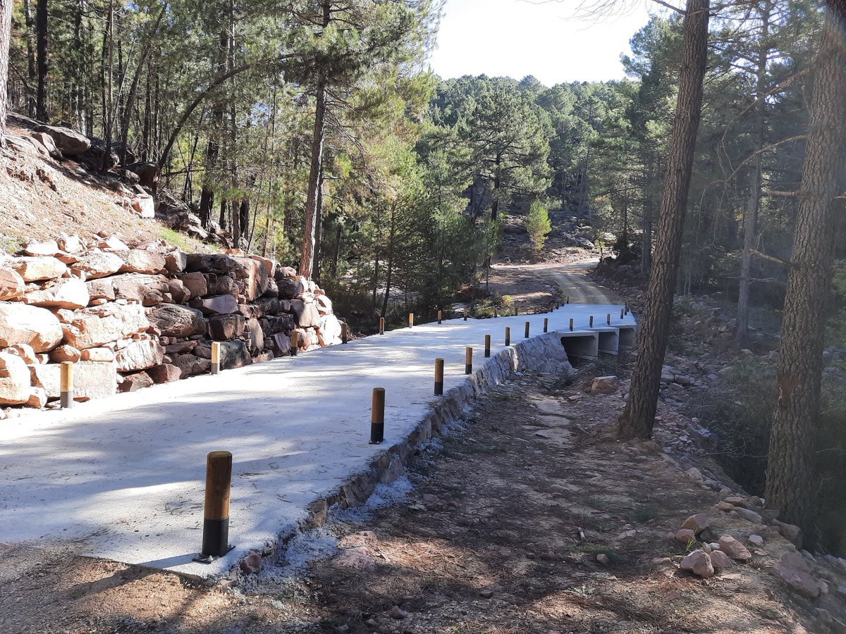 gobmapa's tweet image. ‼️ @mapagob invierte 1,6 millones de euros en un nuevo tramo del Camino Natural del río #Júcar, en #Cuenca.

▶️ El camino recorre desde los cañones que vertebran el tramo alto del río, hasta los meandros que discurren a su paso por #Alarcón.

🔗mapa.gob.es/es/prensa/ulti…
