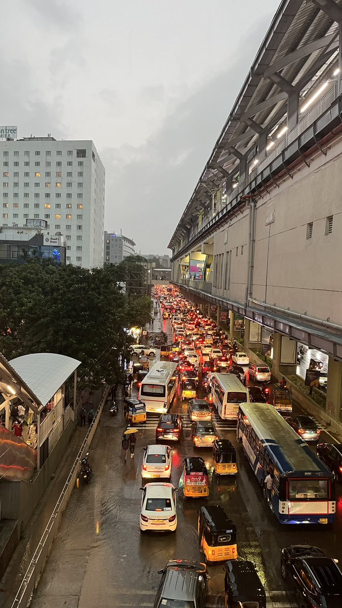 bhaveen78's tweet photo. Take care #Hyderabad - view from the Raidurg Metro Station at 6:10 pm today. Avoid travel if possible, delay moving out if possible. Please retweet in public interest. @HiHyderabad @balaji25_t @Hyderabadrains @ApnaSecbad https://t.co/Rfdp9eqzkv