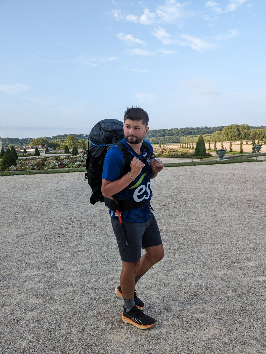 RCSA's tweet photo. À l’occasion de l’une de nos rencontres, un supporter du Racing a perdu un pari et doit rejoindre Brest à pied depuis Versailles… 

Suivez ses péripéties sur Twitter, Instagram, TikTok ou YouTube ! 

Bon courage @RaCingScope ! https://t.co/9E0ZQE9dUe