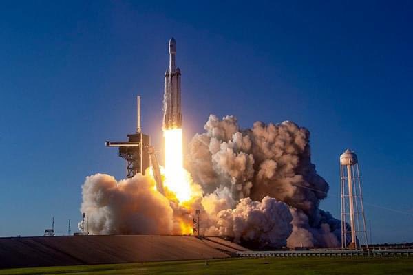 ExploreSpaceKSC's tweet photo. 🚨FALCON HEAVY LAUNCH UPDATE🚨
🚀Targeting July 26. The launch window opens at 10:34pm
🎯Boosters landing at LZ-1 and LZ-2
🌤️Weather is 80% “Go” for the attempt. 
👀ONLY Feel the Heat Packages are available for launch viewing. 
🎟️ Reserve your spot today! https://t.co/gnWzBp7Y9T https://t.co/7FJ1cjsEN7