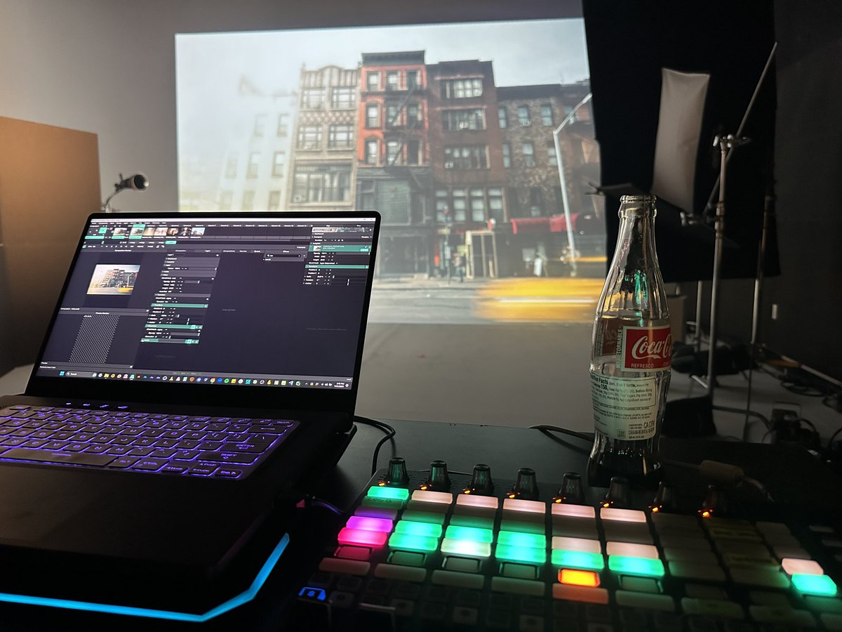 Today’s office… 💻📷💡