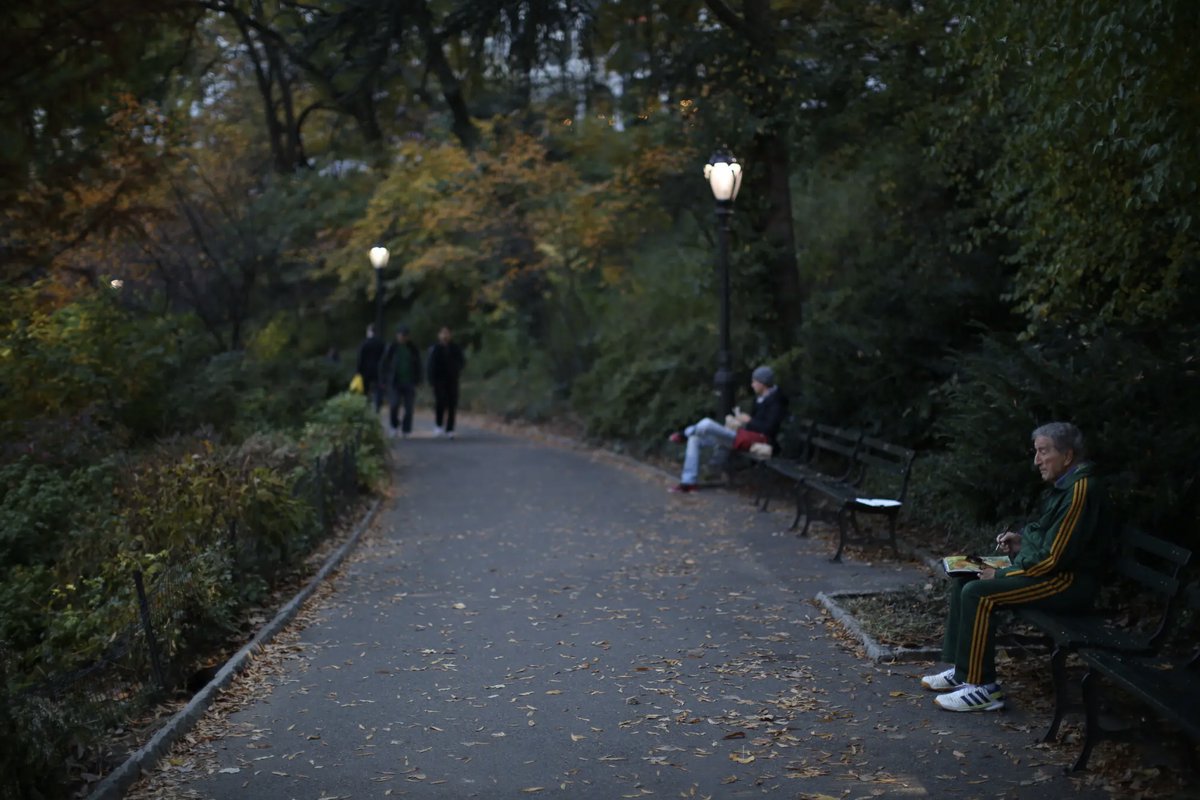 TheTedAllen's tweet photo. The print version of this @NYTimes story on #TonyBennett and #NYC led with this lovely #DamonWinter photo of Tony painting in #CentralPark—perfection. Would love to know how Mr. Winter got the shot. Prearranged? Or, even better, luck?
https://t.co/1uoaX5POCH https://t.co/5B4GZ0Z8Fn