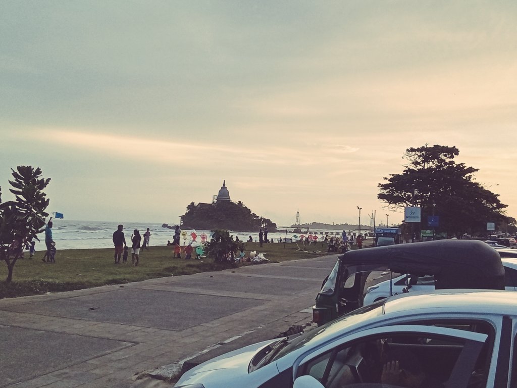 pushpayathindra's tweet photo. Matara Paravi Duwa Temple
It is a small island off Matara beach right in the town center. There is a nice Buddist temple there, still under construction. Very nice views from the temple.

#paraviduwatemple #matara #srilanka #lka https://t.co/WvpkjKS1Gd