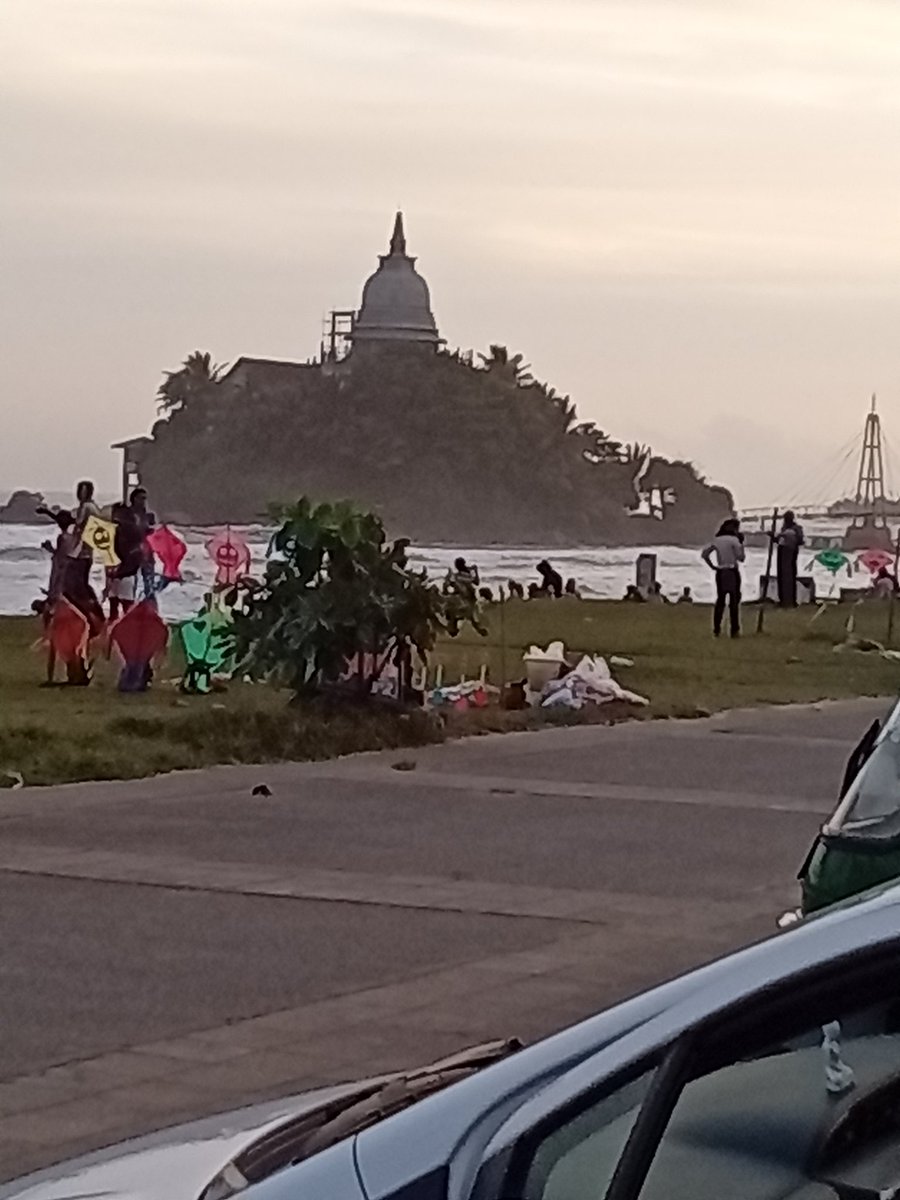 pushpayathindra's tweet photo. Matara Paravi Duwa Temple
It is a small island off Matara beach right in the town center. There is a nice Buddist temple there, still under construction. Very nice views from the temple.

#paraviduwatemple #matara #srilanka #lka https://t.co/WvpkjKS1Gd