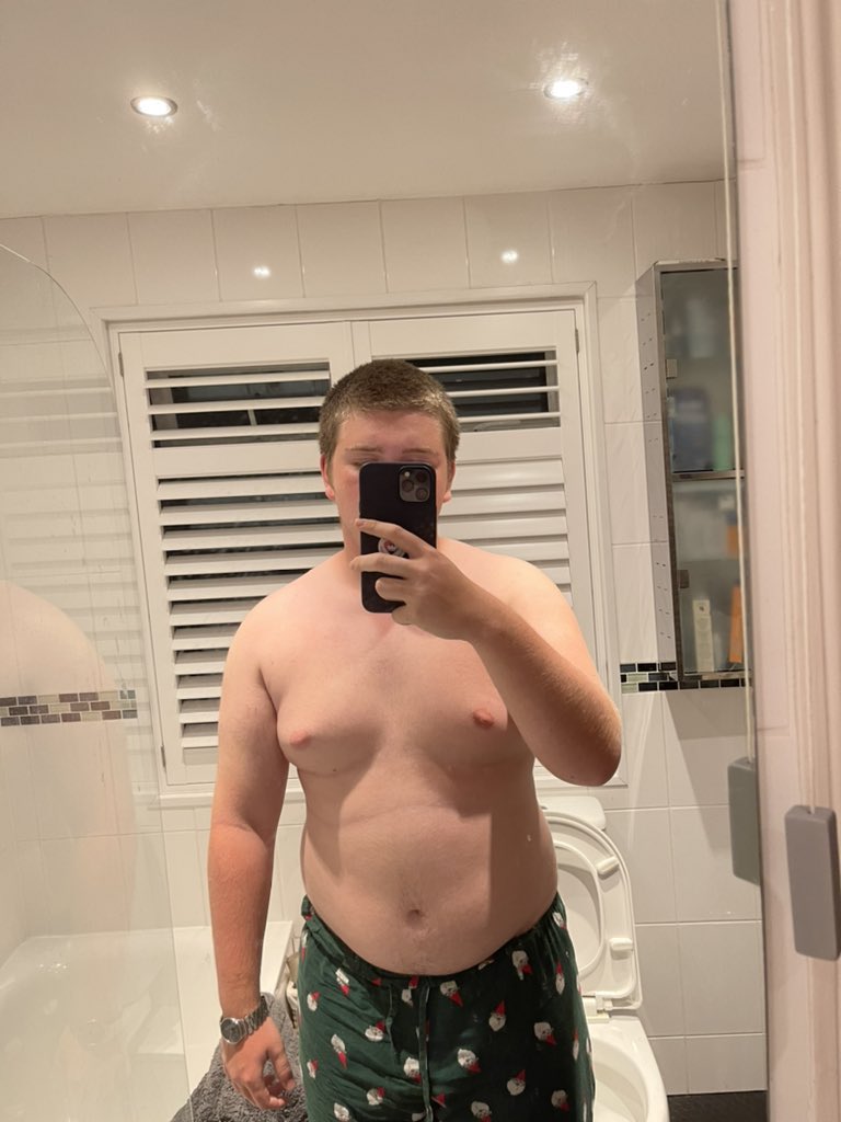 harrynotaverage's tweet photo. today is officially 2 years since i signed up for the gym :) https://t.co/TgDUnwihLj