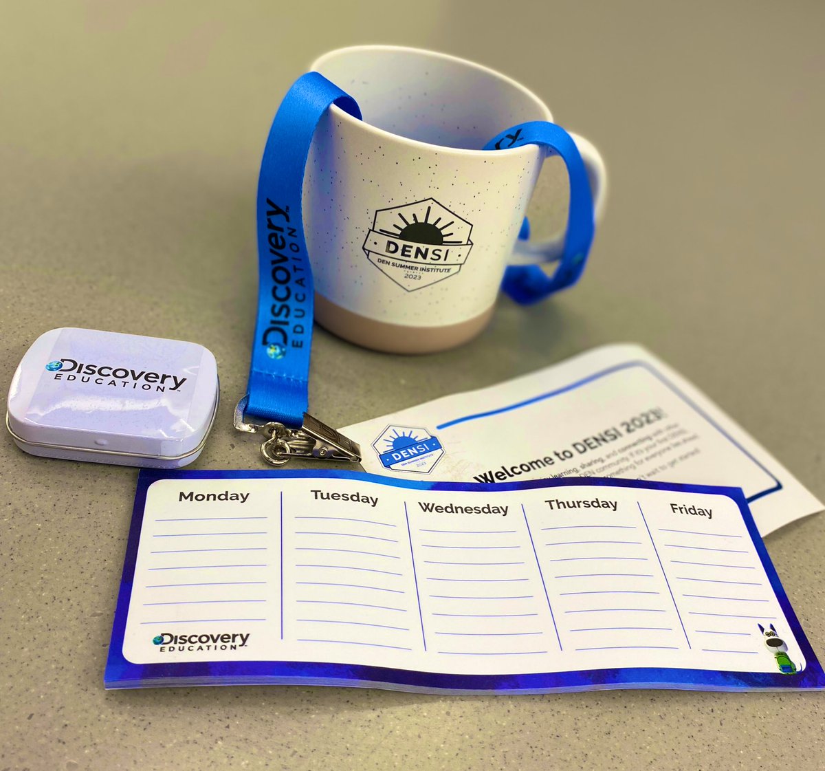 Thank you <a href="/DiscoveryEd/">Discovery Education</a>!  Love my swag. Gearing up to share the the updates with my teachers. #denstar