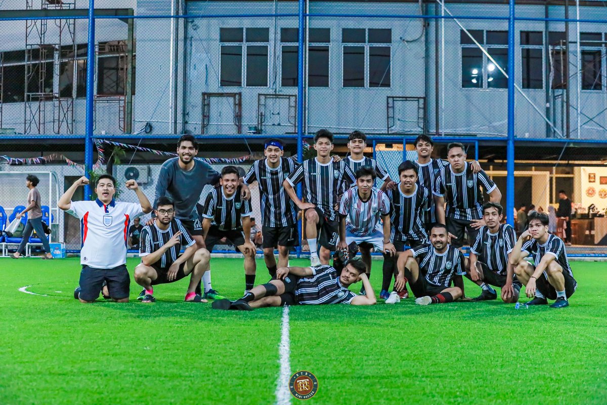 SoorFC's tweet photo. Memang banyak kali fans MU https://t.co/NruXj063b0